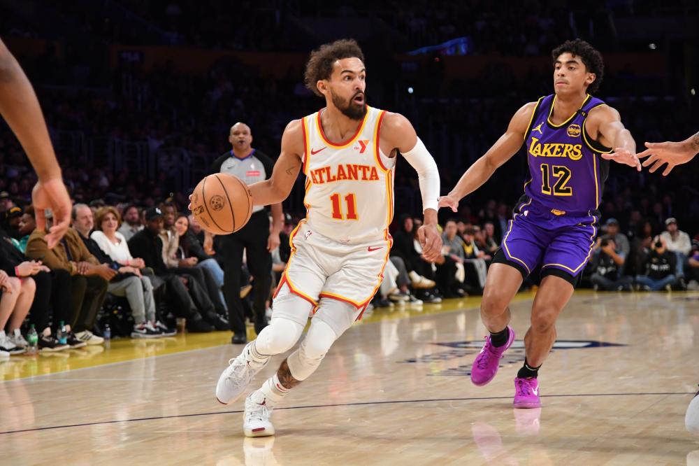 脚步清楚配合流畅！大妈们组队打球戏耍大爷，团队传切值得学习.