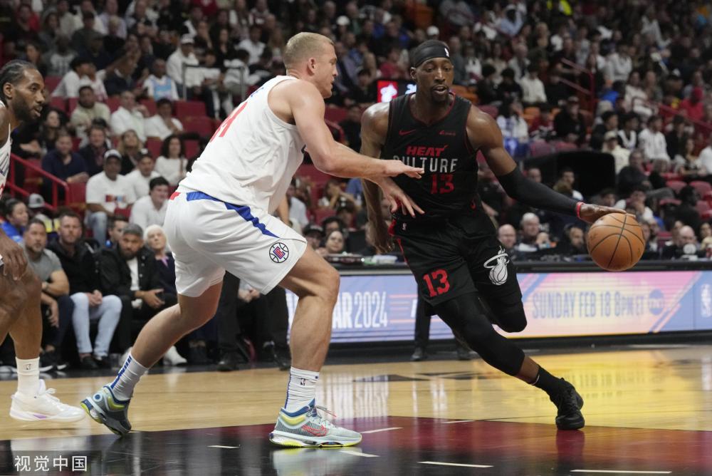 与球迷保持 与球迷保持